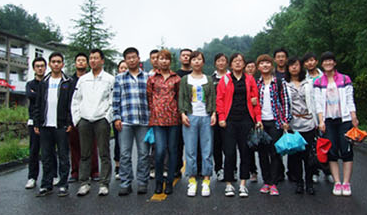 青峰網(wǎng)絡(luò)2011年全體員工洛陽老君山、追夢谷兩日游報道