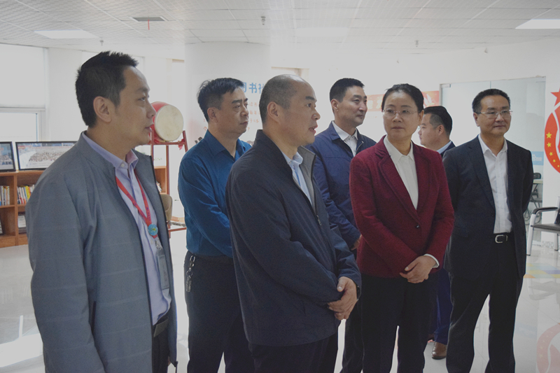 熱烈歡迎河南省委統(tǒng)戰(zhàn)部副部長梁險峰一行蒞臨安陽青峰網(wǎng)絡調(diào)研社會階層工作！